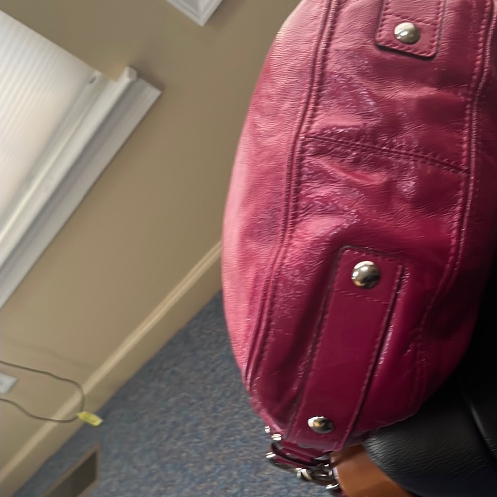 Elegant Pink Leather Shoulder Bag - Picture 6 of 7